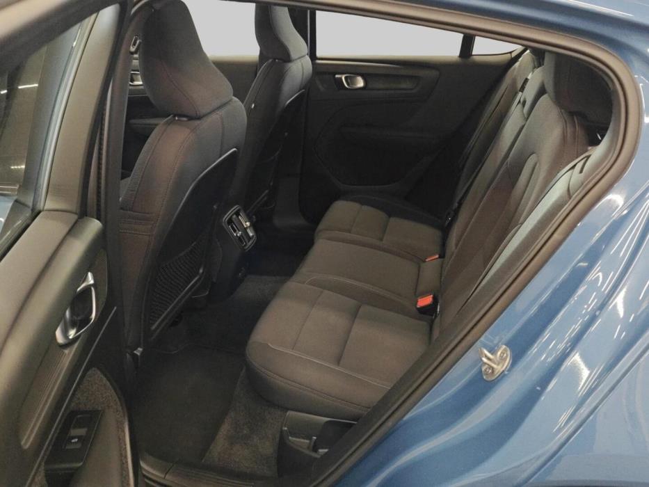 VOLVO C40 2024
