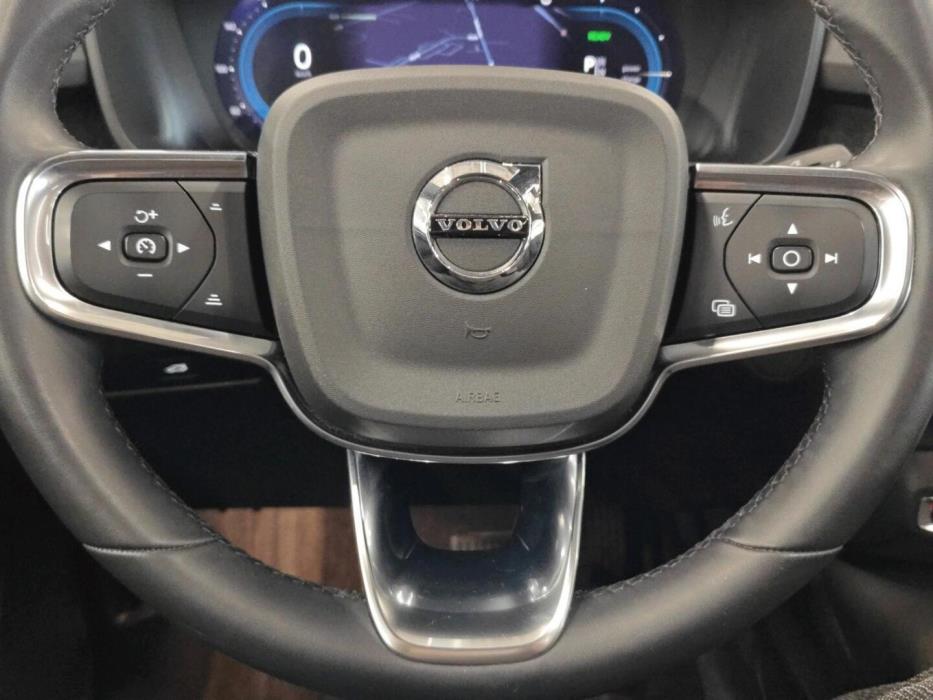 VOLVO C40 2024