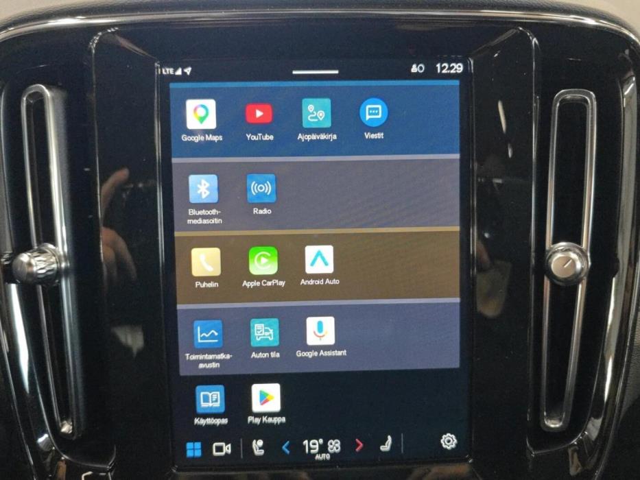 VOLVO C40 2024