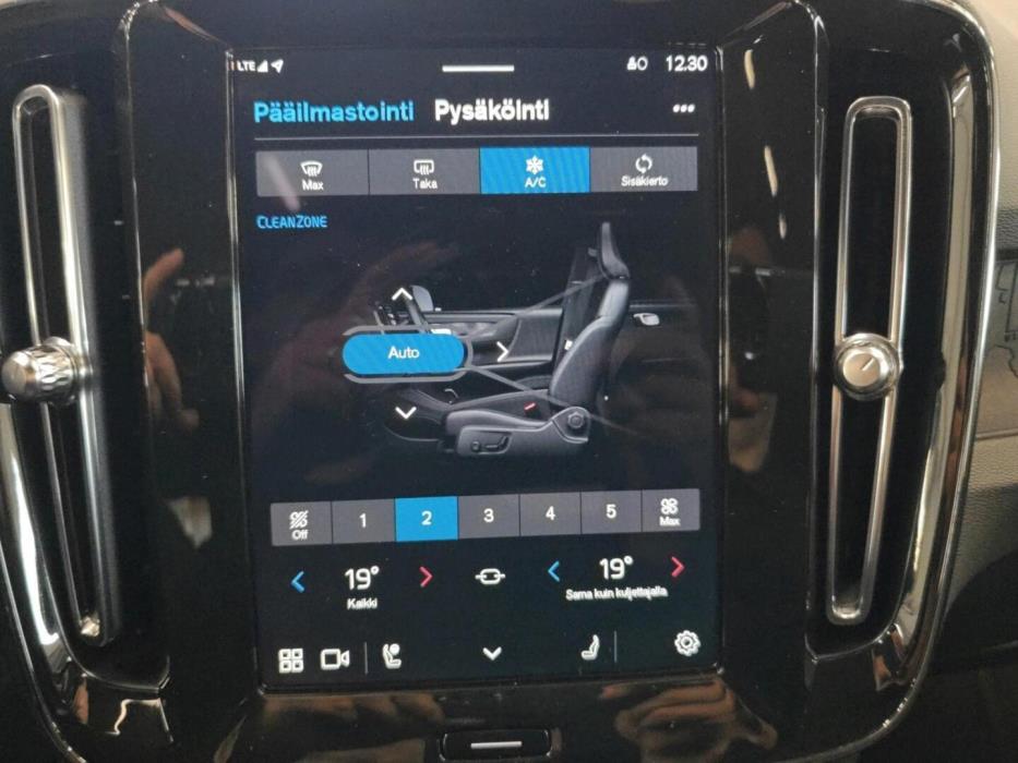 VOLVO C40 2024