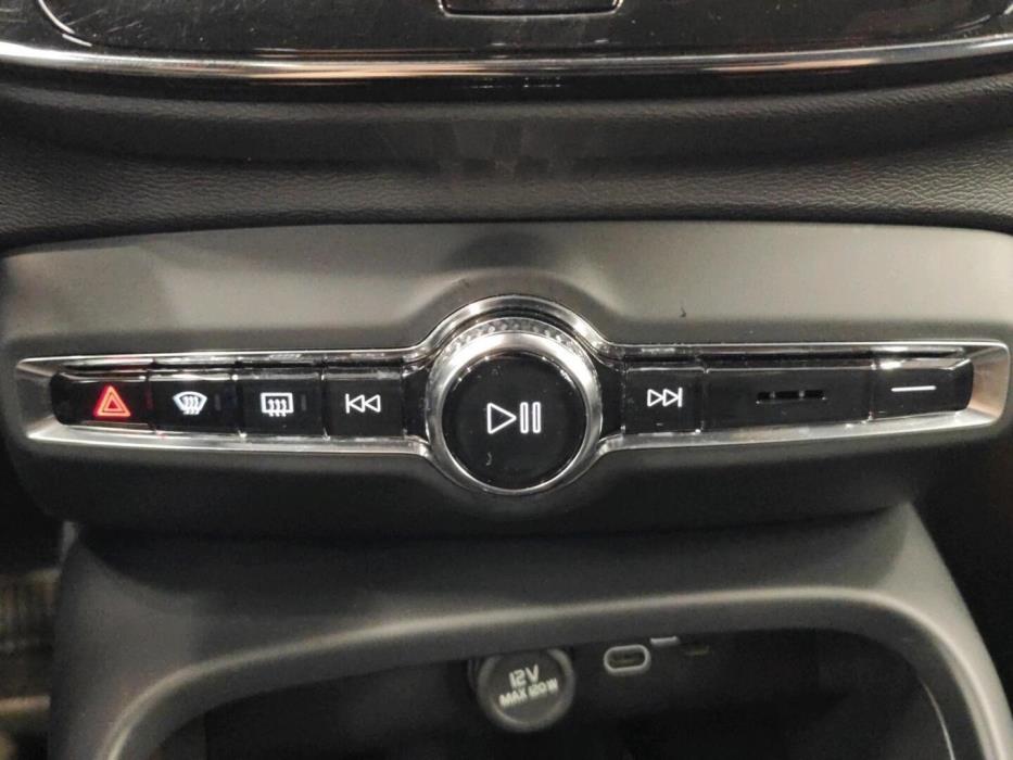 VOLVO C40 2024