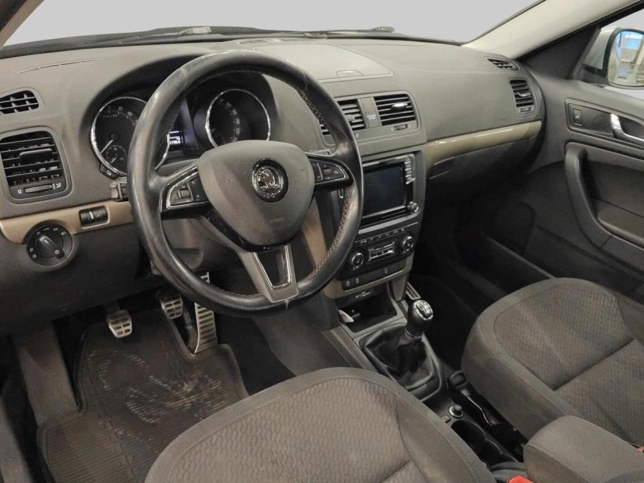 SKODA Yeti 2015
