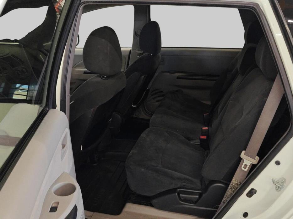 MITSUBISHI Grandis 2006