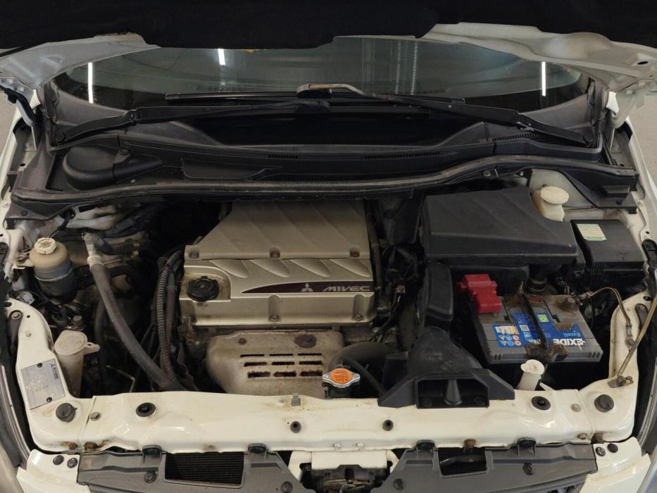 MITSUBISHI Grandis 2006