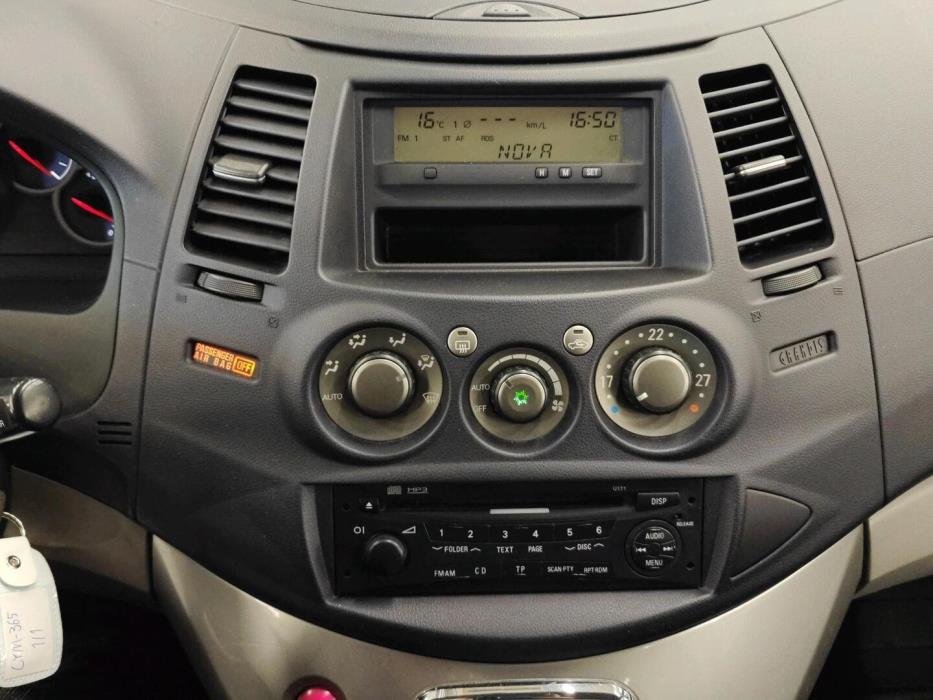 MITSUBISHI Grandis 2006