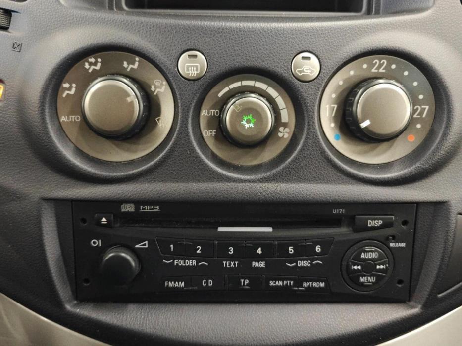 MITSUBISHI Grandis 2006