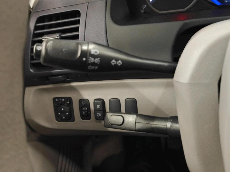 MITSUBISHI Grandis 2006