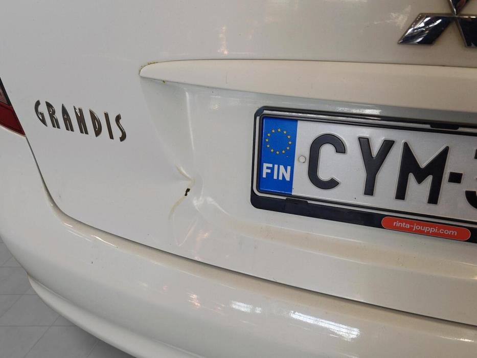MITSUBISHI Grandis 2006