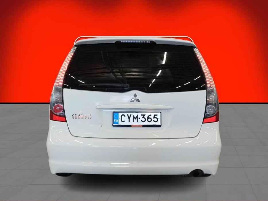 MITSUBISHI Grandis 2006