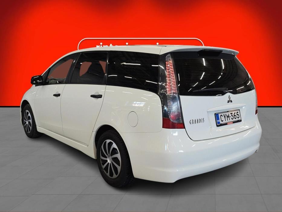 MITSUBISHI Grandis 2006