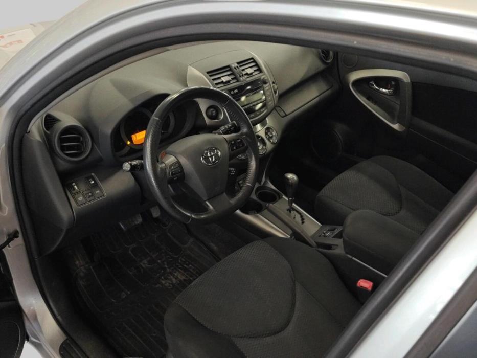 TOYOTA RAV4 2011