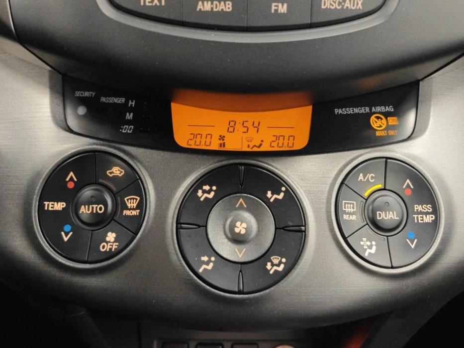 TOYOTA RAV4 2011
