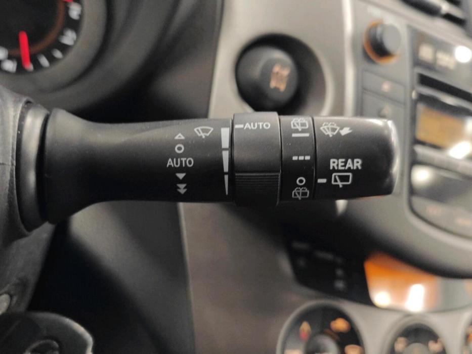 TOYOTA RAV4 2011