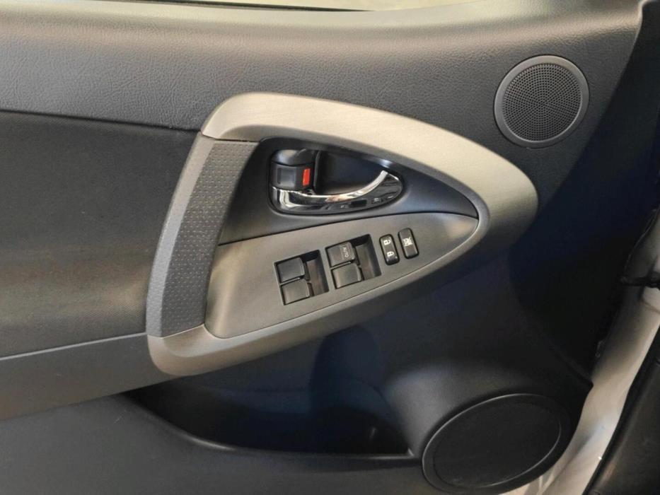 TOYOTA RAV4 2011