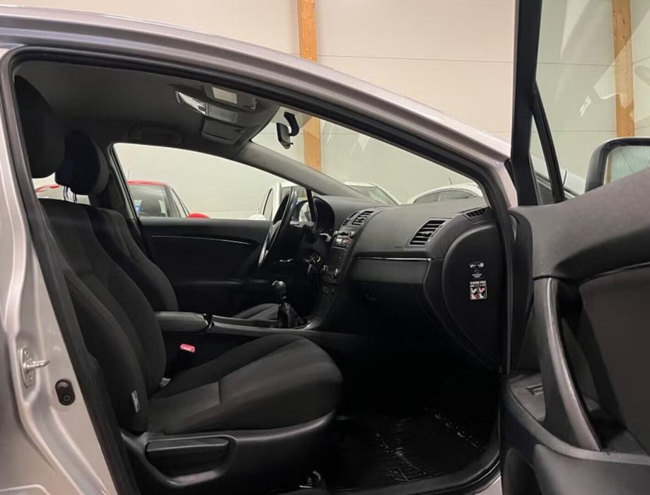 TOYOTA Avensis 2009