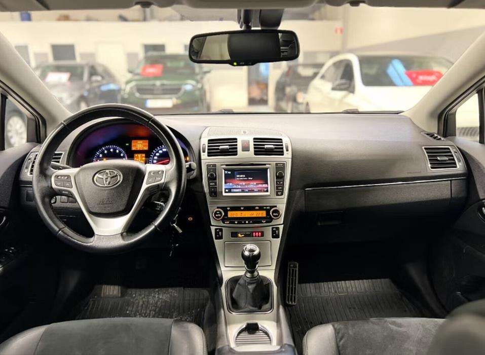 TOYOTA AVENSIS 2015