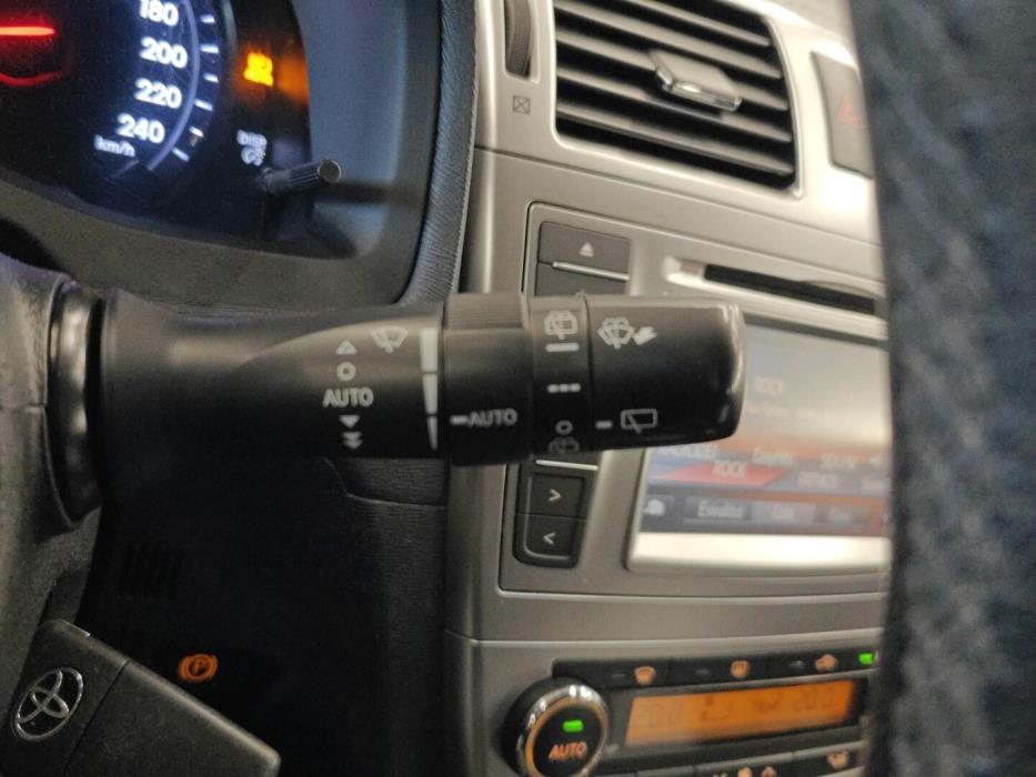 TOYOTA AVENSIS 2015