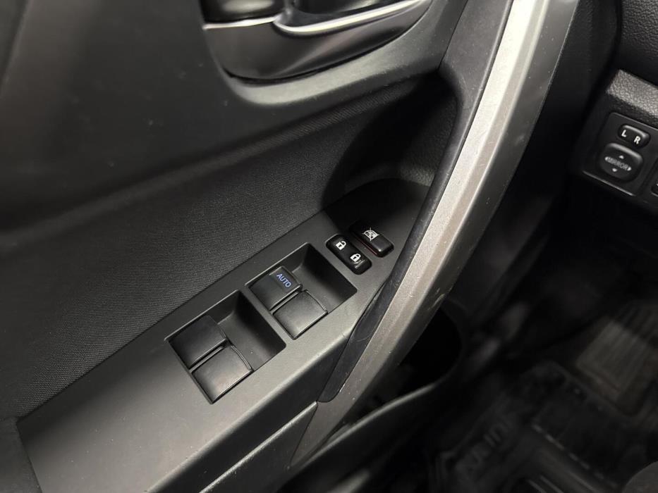 TOYOTA Auris 2015