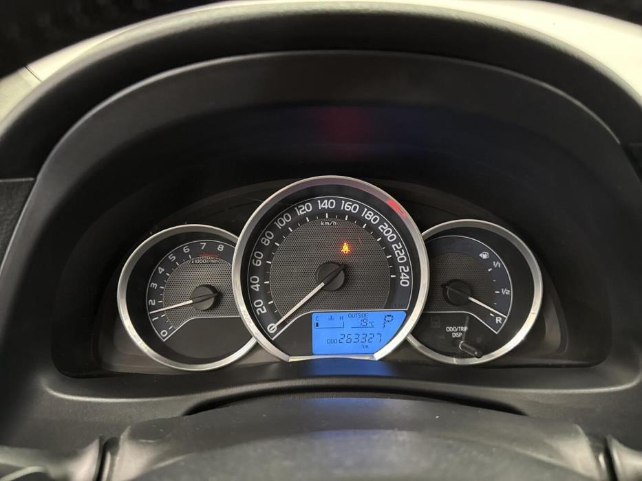 TOYOTA Auris 2015