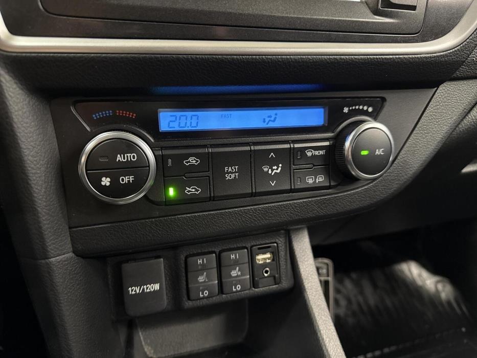 TOYOTA Auris 2015