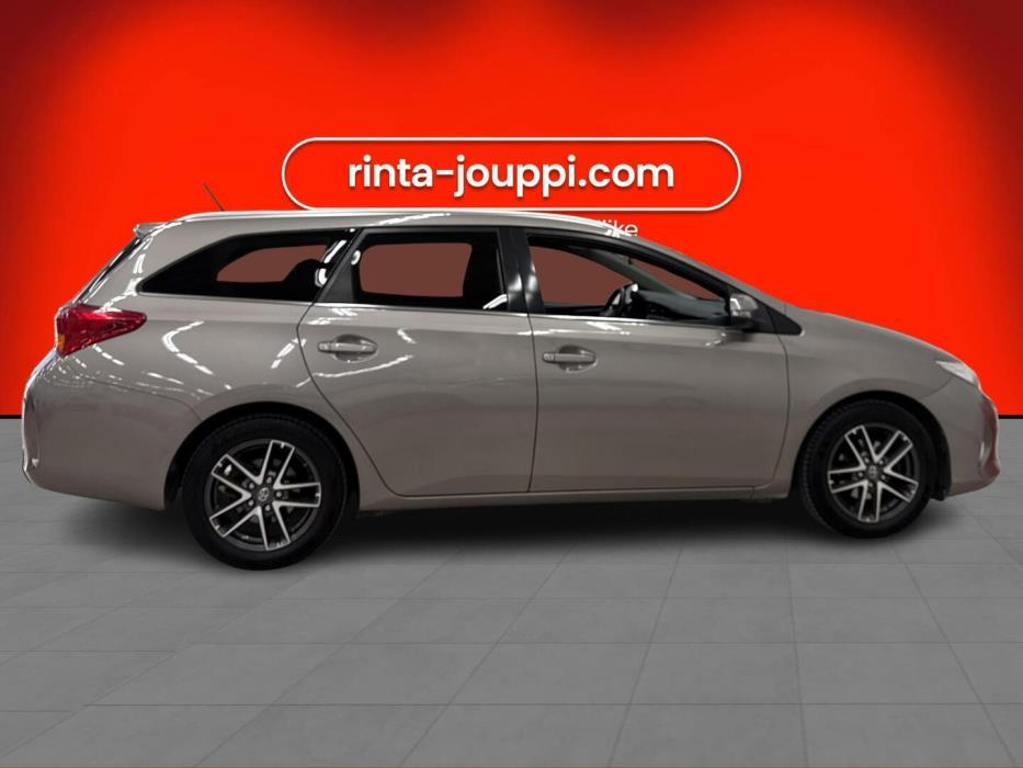 TOYOTA Auris 2015