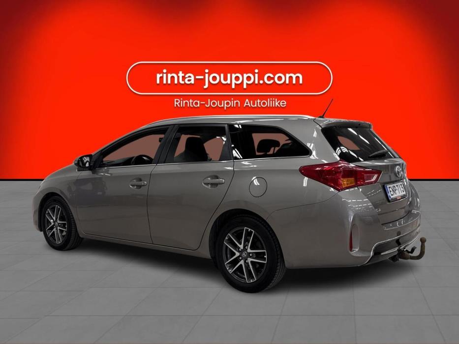 TOYOTA Auris 2015
