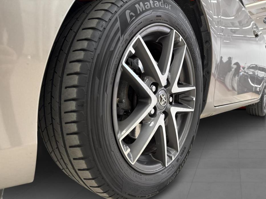 TOYOTA Auris 2015