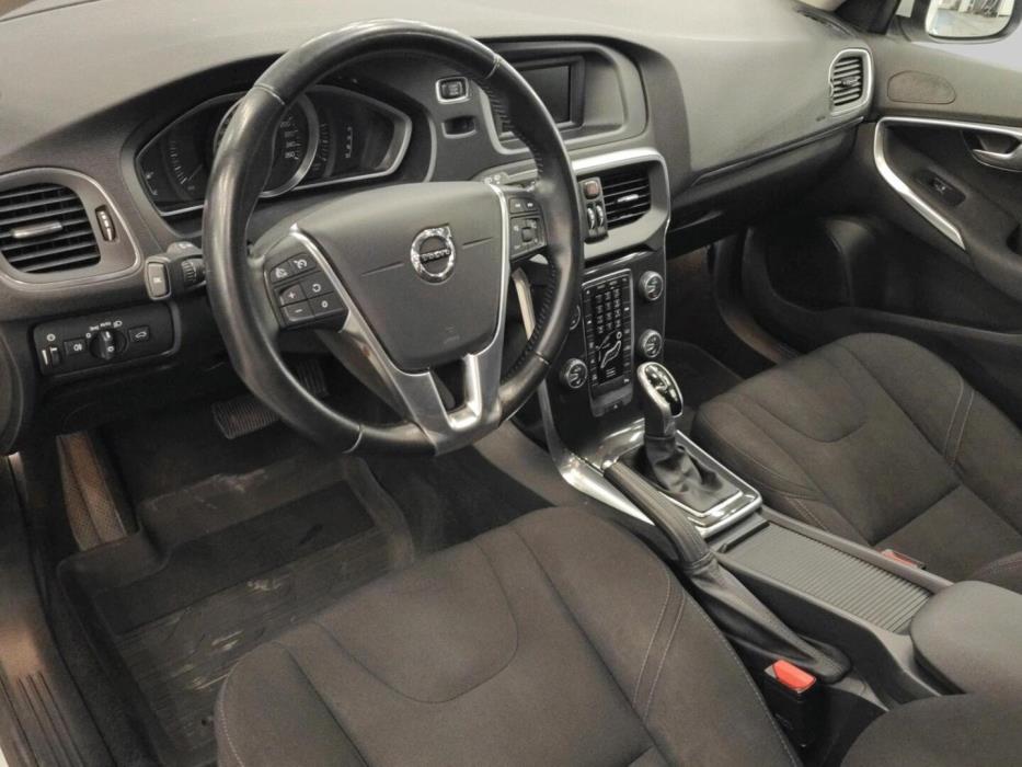 VOLVO V40 2017