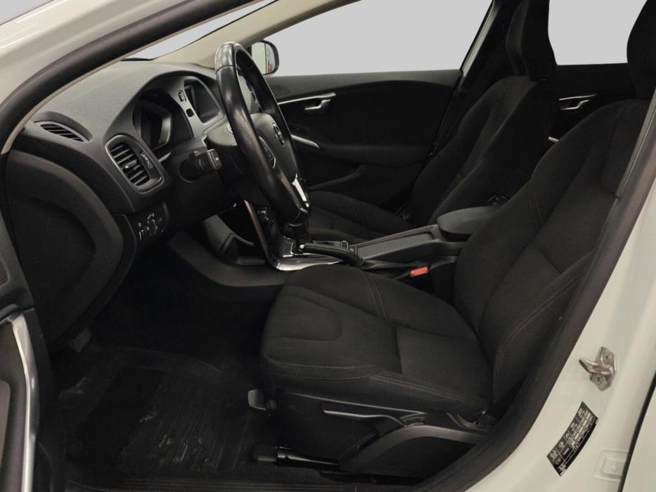 VOLVO V40 2017