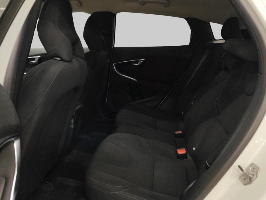 VOLVO V40 2017