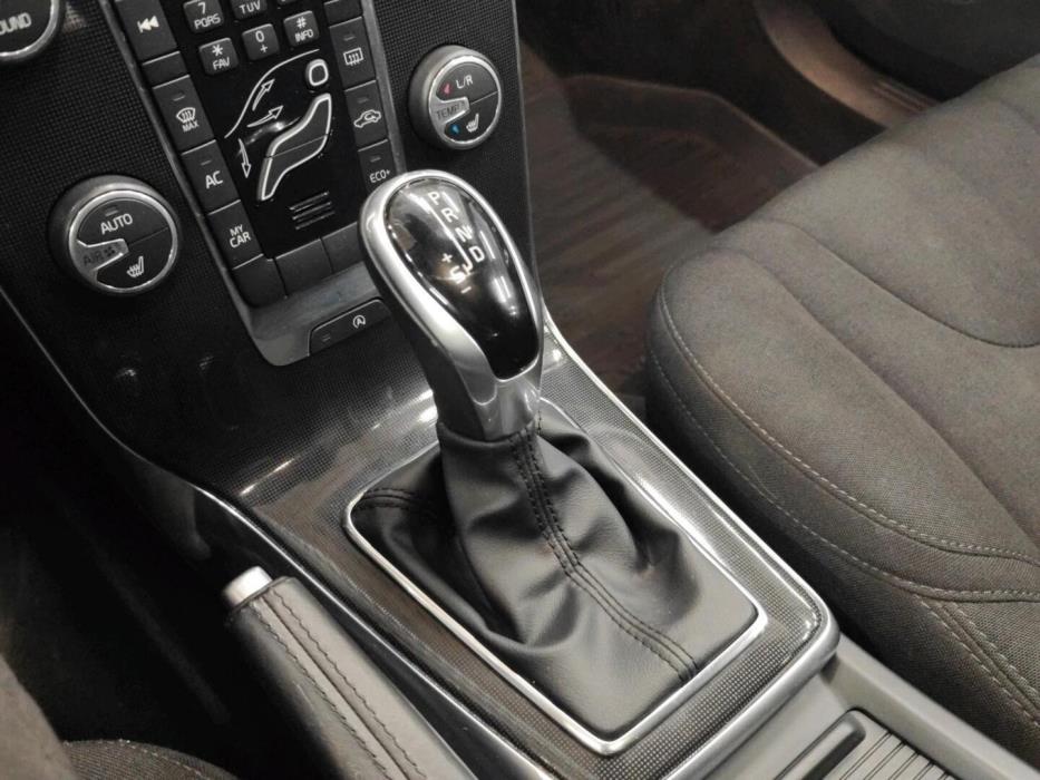VOLVO V40 2017