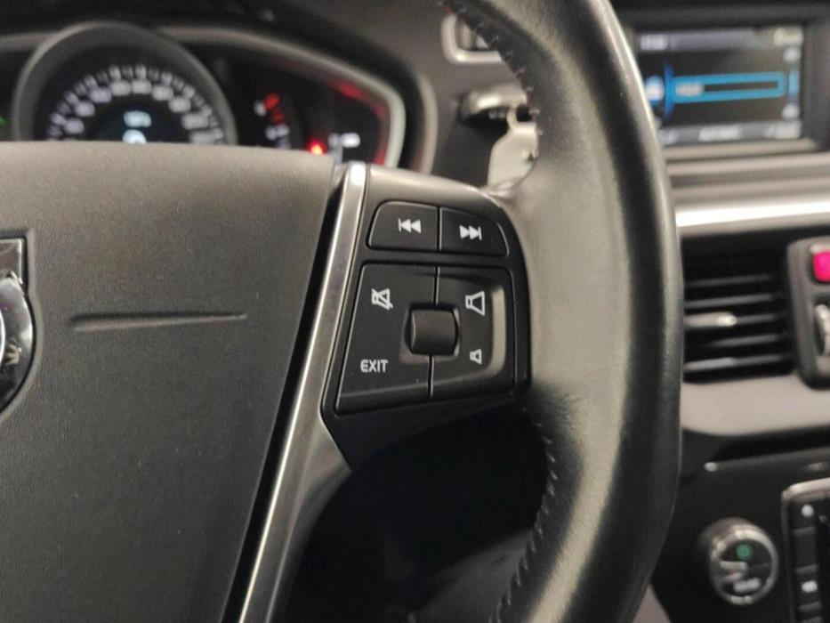 VOLVO V40 2017