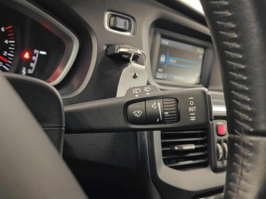 VOLVO V40 2017