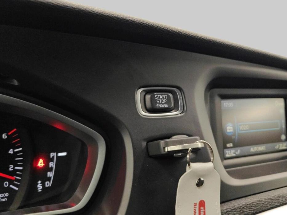 VOLVO V40 2017
