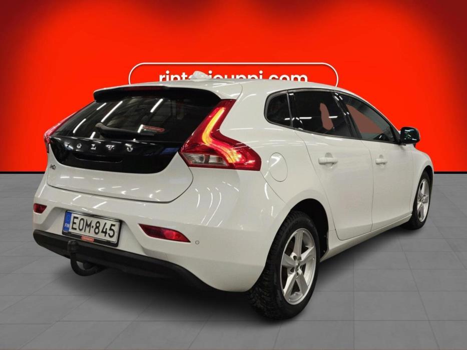 VOLVO V40 2017