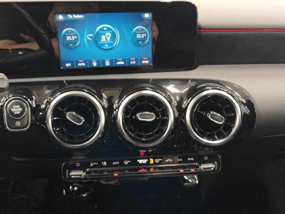 MERCEDES-BENZ A 2021