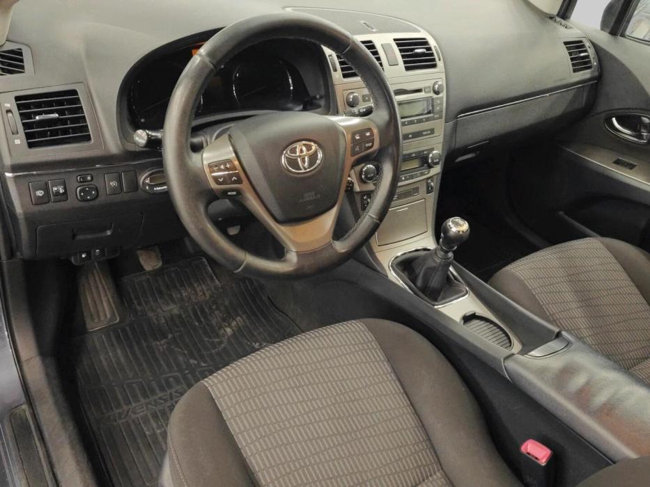 TOYOTA Avensis 2011