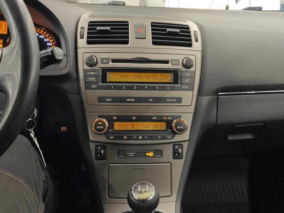 TOYOTA Avensis 2011