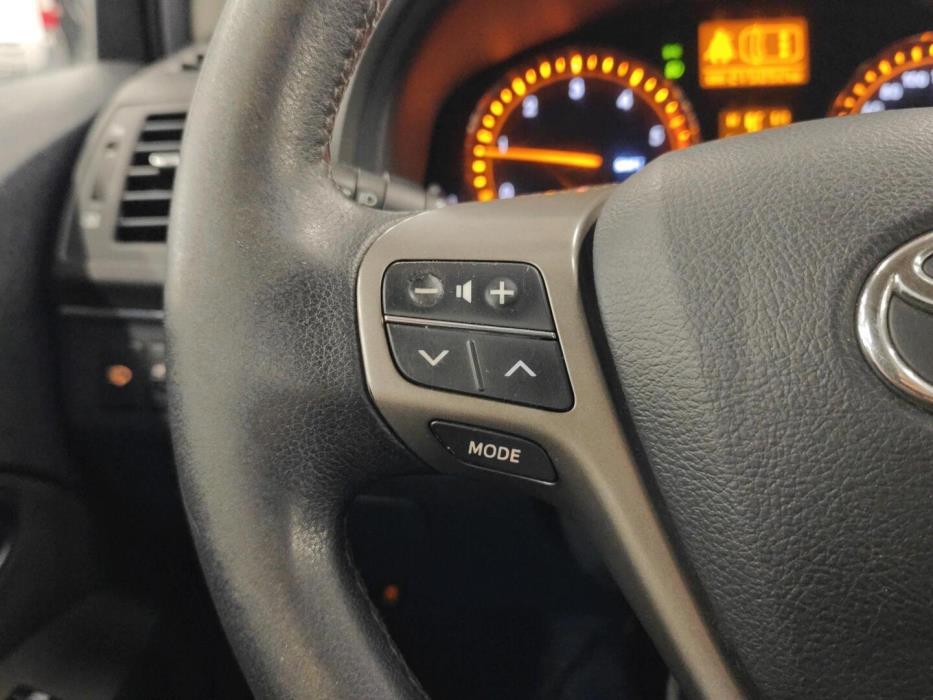 TOYOTA Avensis 2011