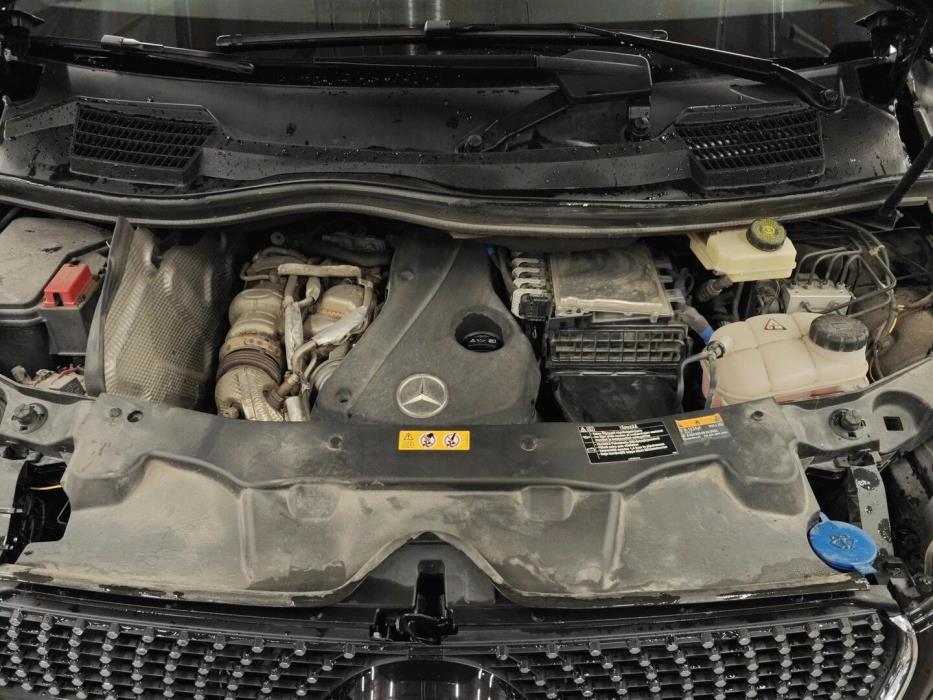 MERCEDES-BENZ V 2022