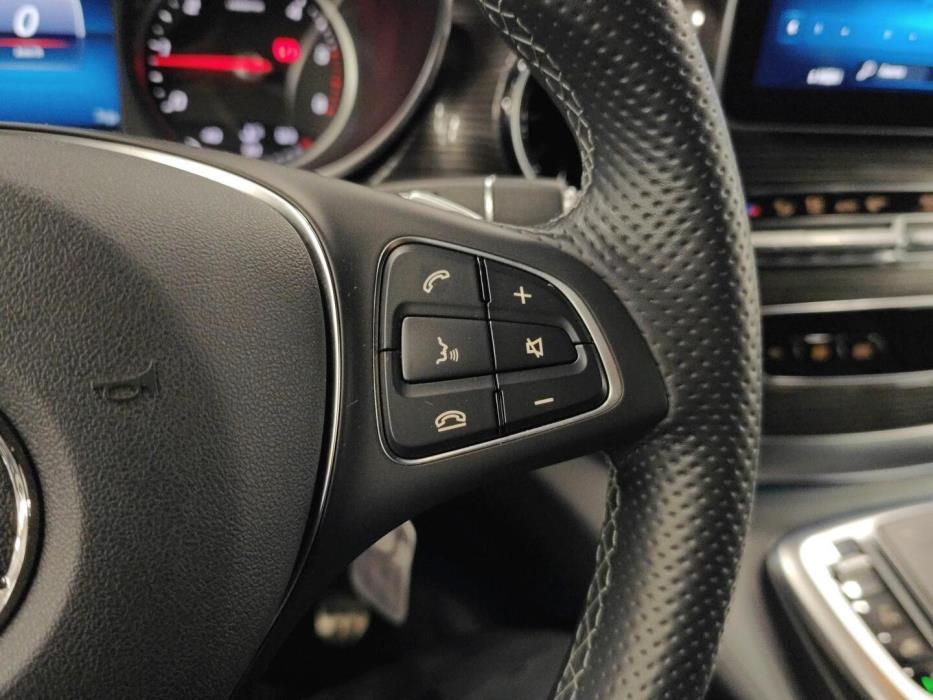 MERCEDES-BENZ V 2022