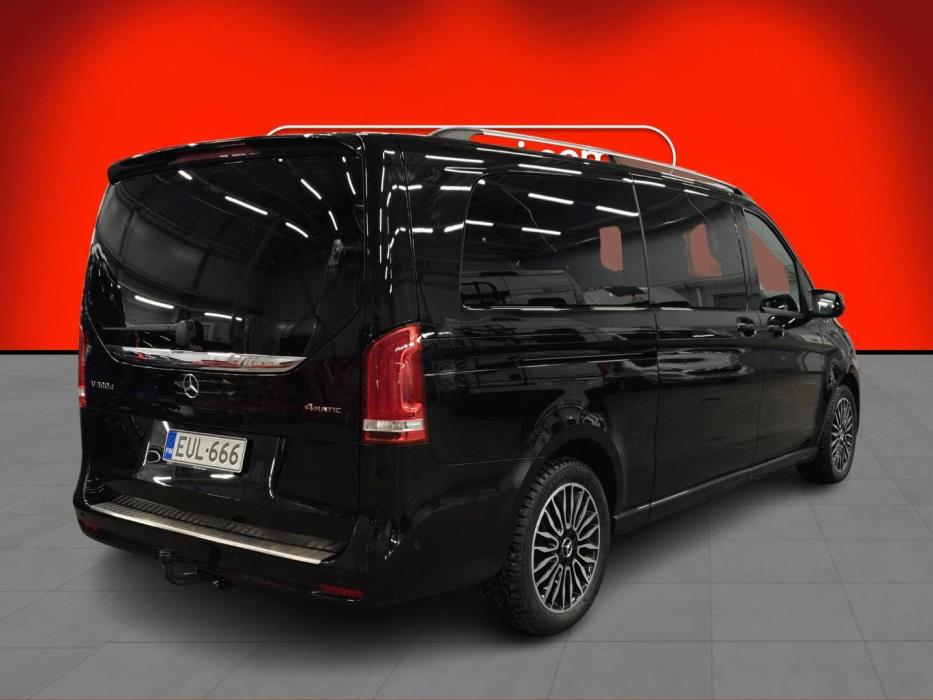 MERCEDES-BENZ V 2022