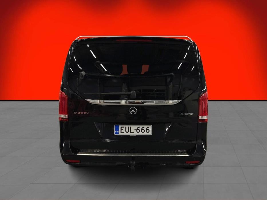 MERCEDES-BENZ V 2022