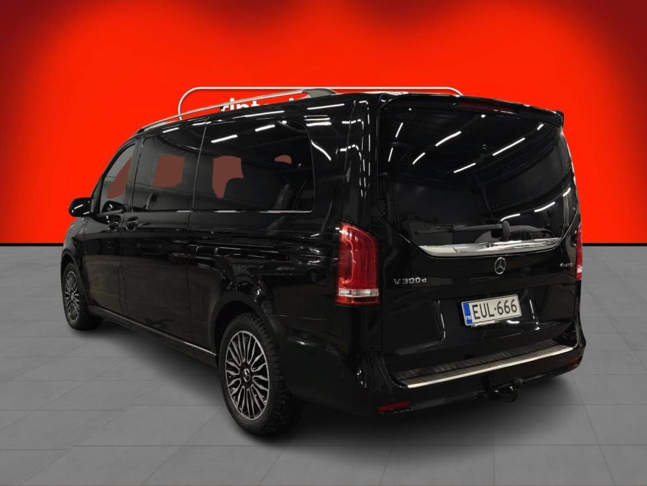 MERCEDES-BENZ V 2022