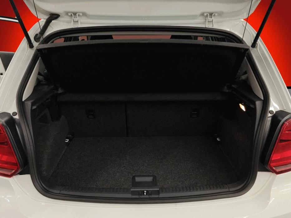 VOLKSWAGEN Polo 2015