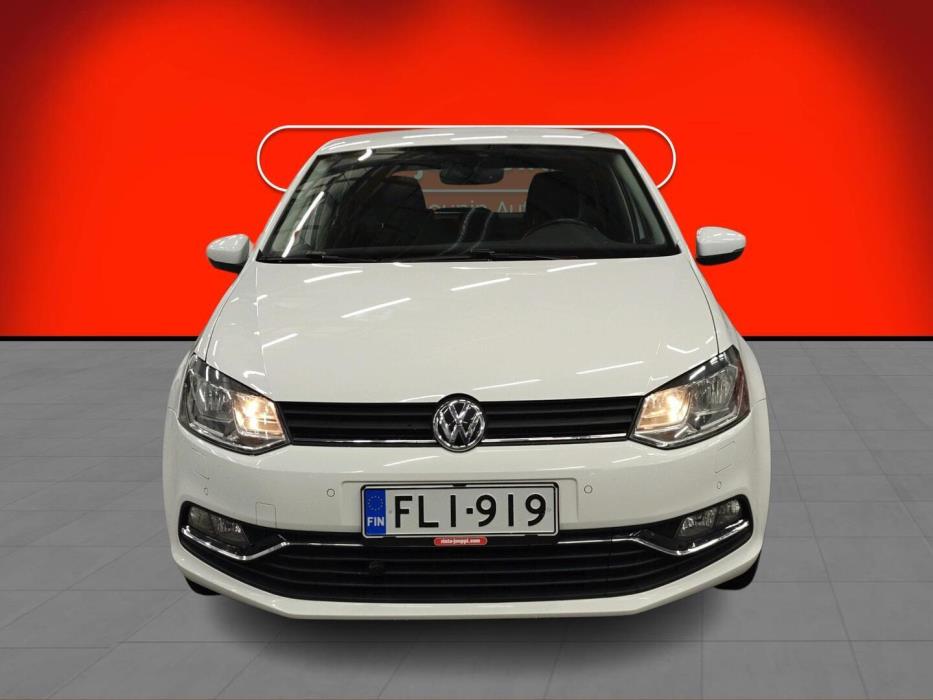 VOLKSWAGEN Polo 2015