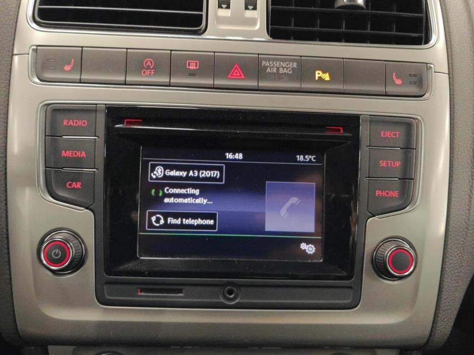 VOLKSWAGEN Polo 2015