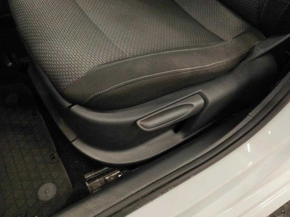 VOLKSWAGEN Polo 2015