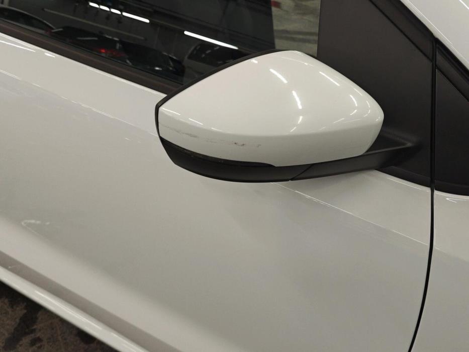 VOLKSWAGEN Polo 2015