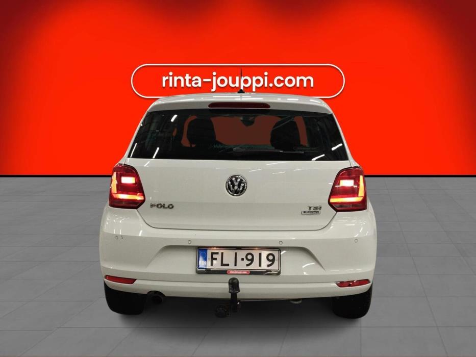 VOLKSWAGEN Polo 2015